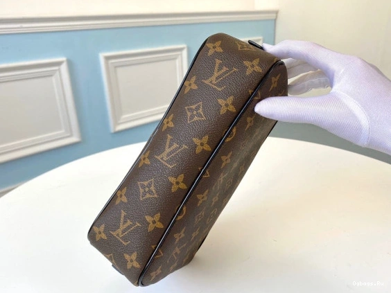 VUITTON GM LOUIS TOILETRY POUCH 0319